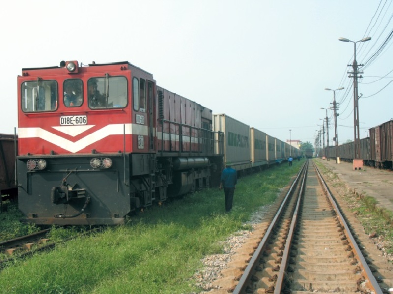 Phân hệ quản lý đơn vận chuyển giúp lưu trữ thông tin khách hàng, hàng hóa, ga đi, ga đến và thời gian giao nhận một cách tập trung. 