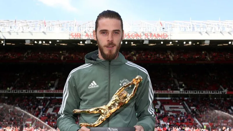 Những danh hiệu cá nhân như Golden Glove và Player of the Year góp phần khẳng định đẳng cấp của De Gea.