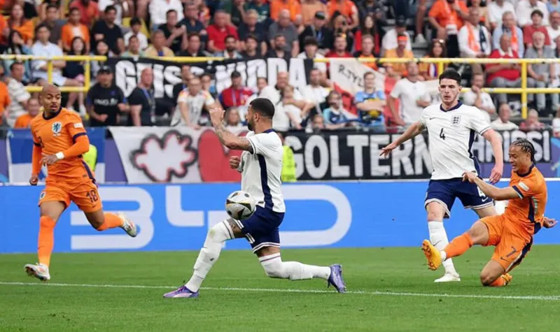 Xavi Simons là người ghi bàn mở tỷ số cho Hà Lan trong trận bán kết Euro 2024 gặp Anh